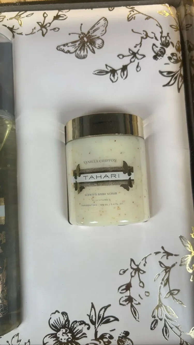 Tahari Vanilla Chiffon Hand Cream Shower Gel and Body Scrub Set New